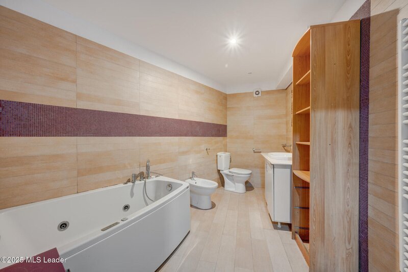 Piata Gemeni. O casa cu trecut, in inima orasului - eleganta clasica, stil actual