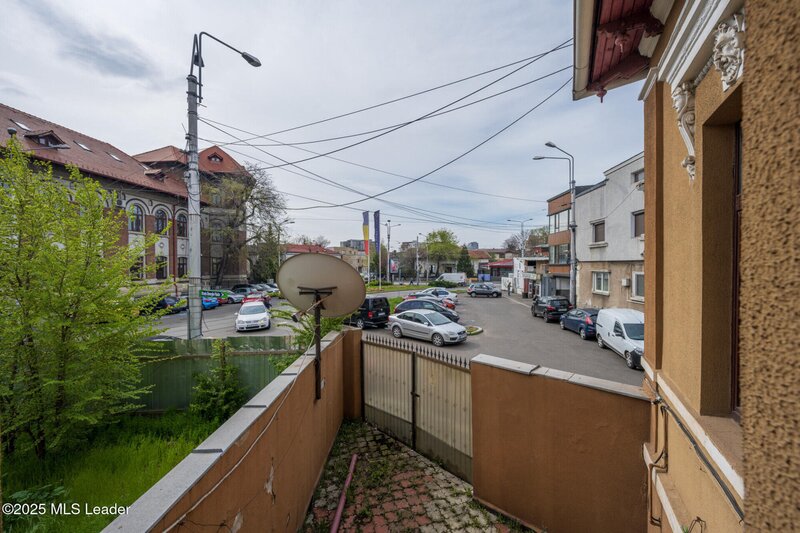 Piata Gemeni. O casa cu trecut, in inima orasului - eleganta clasica, stil actual