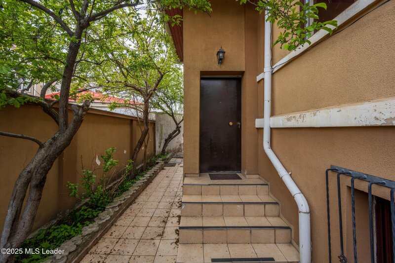 Piata Gemeni. O casa cu trecut, in inima orasului - eleganta clasica, stil actual